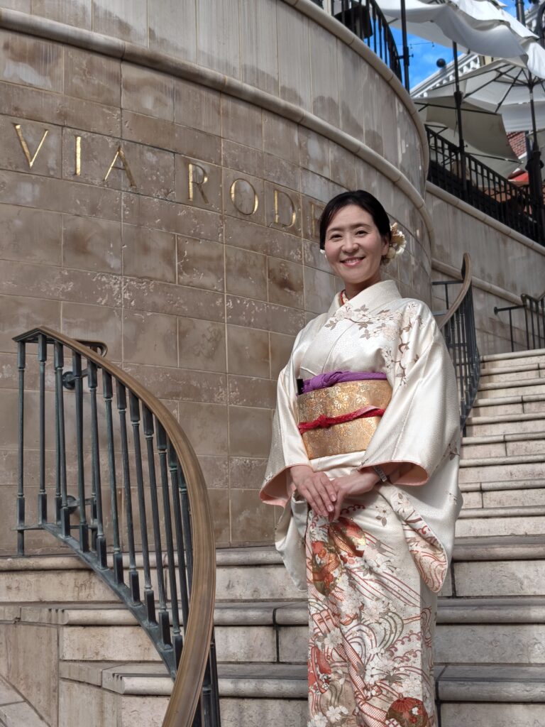 ロサンゼルスで着物を着て日本文化を伝える山崎奈津子