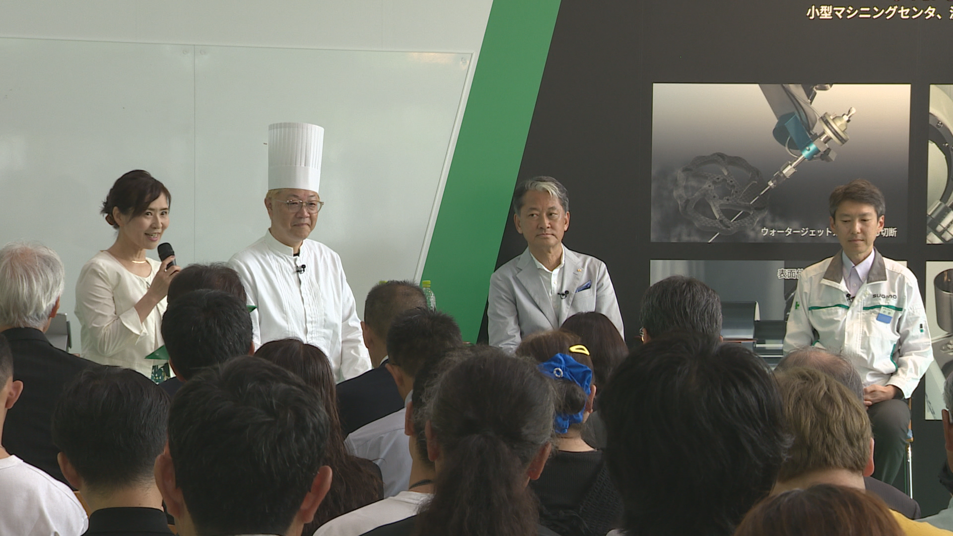 Group photo of world-class professionals at the regional revitalization talk event "Fusion" at Toyama University, Japan. Featuring pastry chef Hiroyuki Tsujiguchi, designer Kazuo Tanaka, Takashi Sugino, and the facilitator.